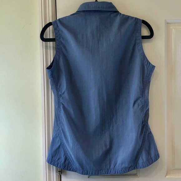 Mountain Hardware Sleeveless Button Down Top - Picture 3 of 8